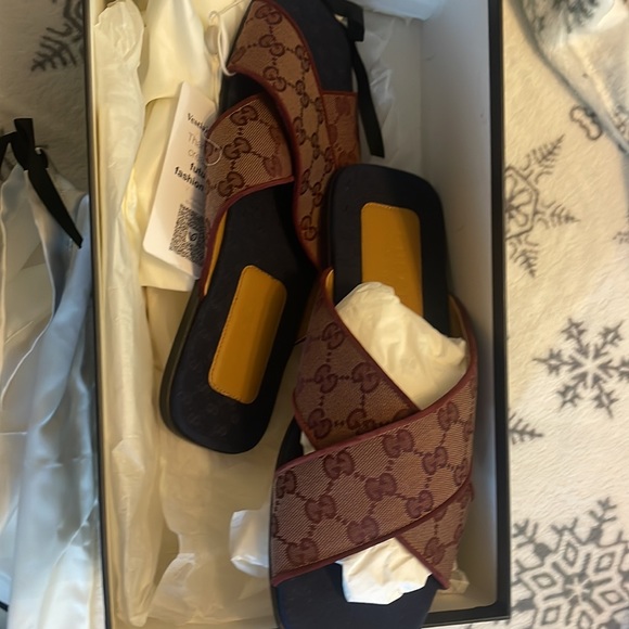 Gucci unisex slippers - Picture 1 of 6